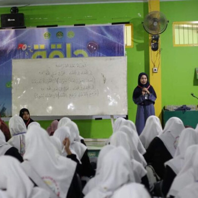 Tingkatkan Pemahaman Bahasa Arab MTs Putri As'adiyah Gelar Halaqah al-Lugah al-Arabiyah