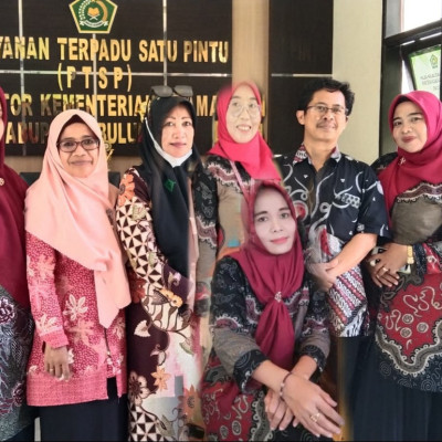 Semarakkan Hari Batik Nasional, IGRA Bersama Staf Kemenag Bulukumba Serentak Berpakaian Batik