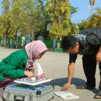 Pakar Ilmu Falak Dampingi KKL UIN Alauddin Makassar Praktek Ukur Arah Kiblat
