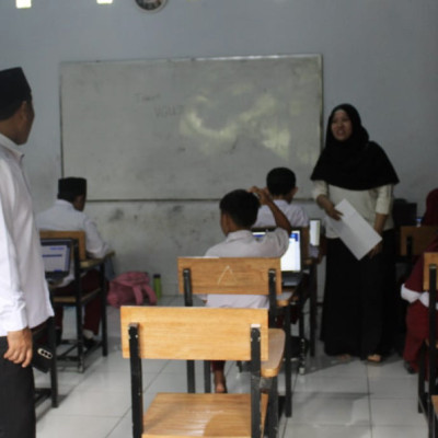 Kakankemenag Kota Makassar Pantau Pelaksanaan ANBK 2023 Tingkat MI 