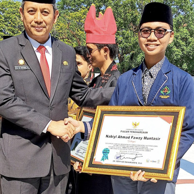 Siswa MAN 2 Kota Makassar Terima Penghargaan dari Dispora pada Peringatan Hari Sumpah Pemuda ke-95