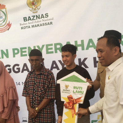 Kakankemenag Hadiri Penyerahan Bantuan Rumah Layak Huni oleh BASNAZ di Kota Makassar