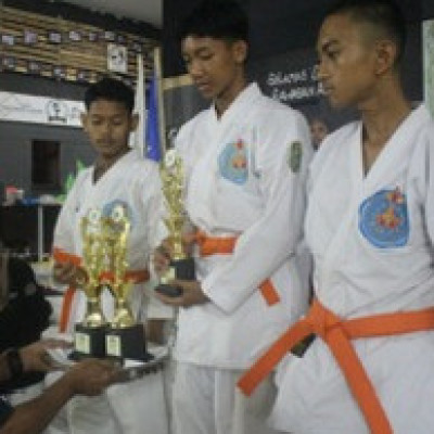 Atlet Karate DDI Mangkoso Raih Sejumlah Prestasi di Kejuaraan Rektor UIN CUP III
