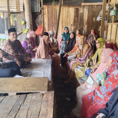 H.Irman Berbagi Hikmah pada Pengajian Ibu Komunitas Pasar Jongkok Binaan Penyuluh Agama KUA Manggala
