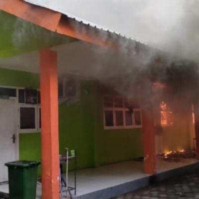 MAN 1 Kota Makassar Terbakar, Diduga Karena Korsleting Listrik