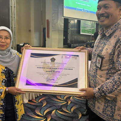 MAN 2 Kota Makassar Terima Penghargaan sebagai Madrasah Pelopor ZI