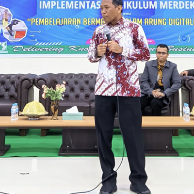 Workshop Kurikulum Merdeka di MAN 3 Kota Makassar Fokus pada Pembelajaran Digital dan Praktik