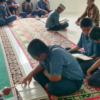 Kegiatan Amaliah Ramadhan: Tes dan Bimbingan Baca Al-Qur'an di MTsN 3 Bone
