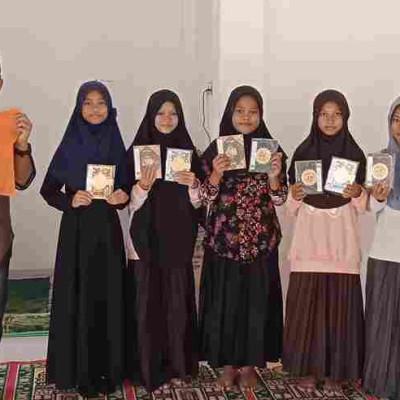 PAFI Pinrang Salurkan Bantuan Al Quran Ke MTsN Pinrang