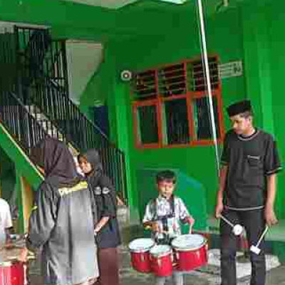 MI DDI Kampung Jaya Siapkan Drumband Untuk Porseni Tahun Ini
