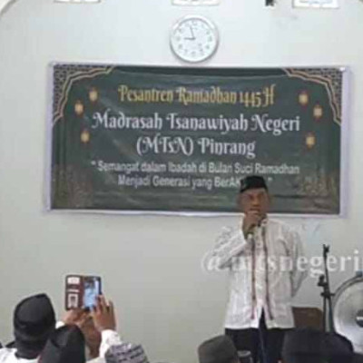 Kepala MTsN Pinrang Buka Pesantren Ramadhan Secara Resmi