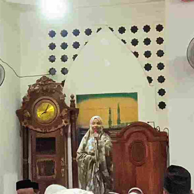 Khidmat, Siswi MA Biharul Ulum Ma'arif Bawakan Ceramah Ramadan di Masjid At-Takwa