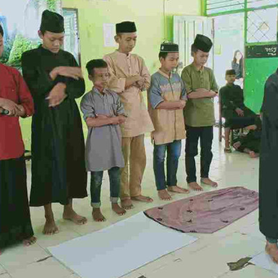 Praktek Shalat Warnai Hari Ke Empat Pondok Ramadhan di MTsN Pinrang
