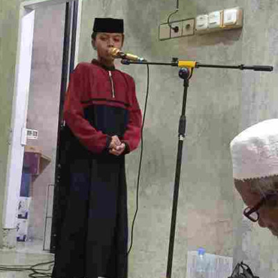 Tampil di Malam Ke 14 Ramadhan, Muh. Afiq Akmal Siswa MTsN Pinrang Ajak Jama'ah Bersyukur