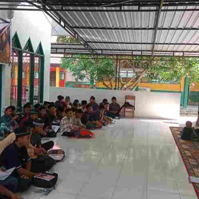 Muhammad Nurudin, Guru MTsN Pinrang Paparkan Materi Aqidah dan Akhlak di SMPN 4 Pinrang