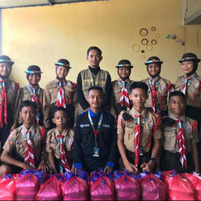 Madswara Scout MTsN 4 Sinjai Bagi 100 Paket Takjil Makanan Di Kelurahan Lappa