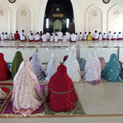 Dedikasi Luar Biasa: Stakeholder MIN 6 Bone Berbondong-Bondong ke Masjid Setelah Proses Belajar Mengajar