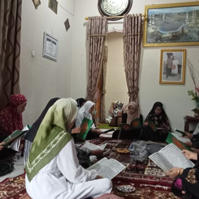 Pengajian Perdana Staf KUA Sibulue Pasca Lebaran bersama Tim Khotmil Qur’an BKMT