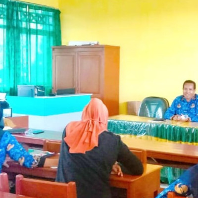 Kamad dan Tim Guru MIN 6 Bone Rapat Persiapan Asesmen Madrasah
