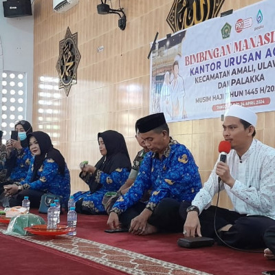 Bimbingan Manasik Haji : Syahrir PAI KUA Palakka tampil sebagai Qori’ dalam Pembukaan