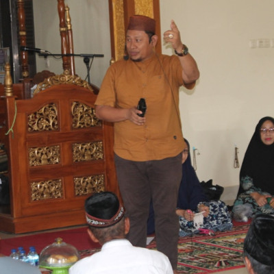H. Ahmad Yani Terangkan Jadwal Keberangkatan Jamaah Haji Kab. Bone pada Manasik Haji di Tokaseng