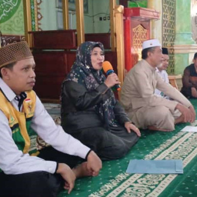 Baznas Bone dan Satgas Zakat Berikan Bantuan Konsumtif untuk Marbot Masjid di Dua Boccoe dan Ajangale