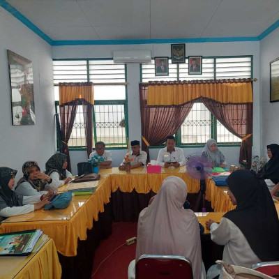 Rapat Dewan Guru MIN 7 Bone Dorong Peningkatan Kedisiplinan