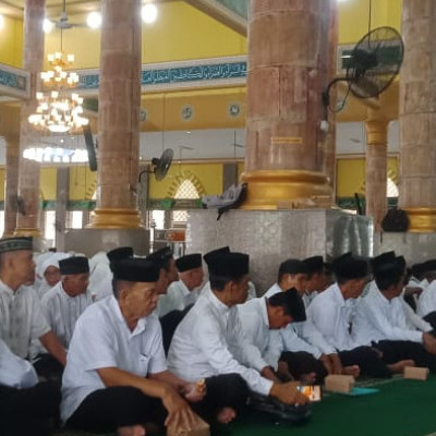 Bimbingan Manasik Haji : Calon Jamaah Haji Wilayah KUA Palakka Mengikuti Penutupan Serentak di Masjid Agung Kabupaten Bone