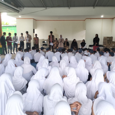 Wakamad Kesiswaan Andi Syamsir Pimpin Sosialisasi SMA Negeri 11 Bone di MTsN 4 Bone