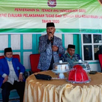 H. Kamaruddin Dampingi Bupati Enrekang Serahkan SK TAK