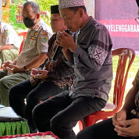 Kepala KUA Tarja Didaulat Baca Do'a Dalam Kegiatan Sosialisasi Penyebaran Perda di Jalanru