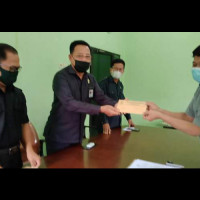 Kakankemenag Serahkan SK Kontrak Kerja pada 23 PTT Kemenag Sinjai