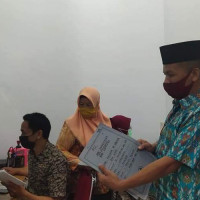 Penyelenggara Haji dan Umrah Kantor Kemenag Tana Toraja Validasi Data Calon Haji Untuk Vaksinasi Covid-19