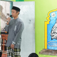 Muh. Riza Beri Ceramah Subuh di Hadapan Jemaah Masjid Dusun Punranga