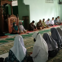 Peserta Didik dan Pendidik MA Darus Shafaa Manipi Gelar Zikir Dan Doa Bersama