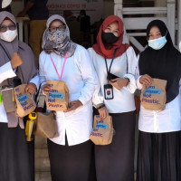 6 Personel MTsN Barru Disuntik Ibu Dokter