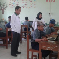 Pengawas Madrasah meninjau Pelaksanaan Simulasi UNBK Di MTs Pergis Ganra