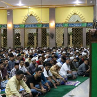 Ceramah Tarwih Di Al-Markas, Kakan Kemenag Bone Bahas Ibadah Haji