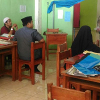 MI Abu Hurairah dapatkan bimbingan Kelengkapan Administrasi Pendidik dari Pengawas Madrasah
