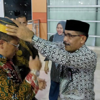 Lebih dari 10 Jam di Bandara, Kakan Kemenag Makassar Sambut 3 Kloter Kedatangan Kafilah DKI Jakarta