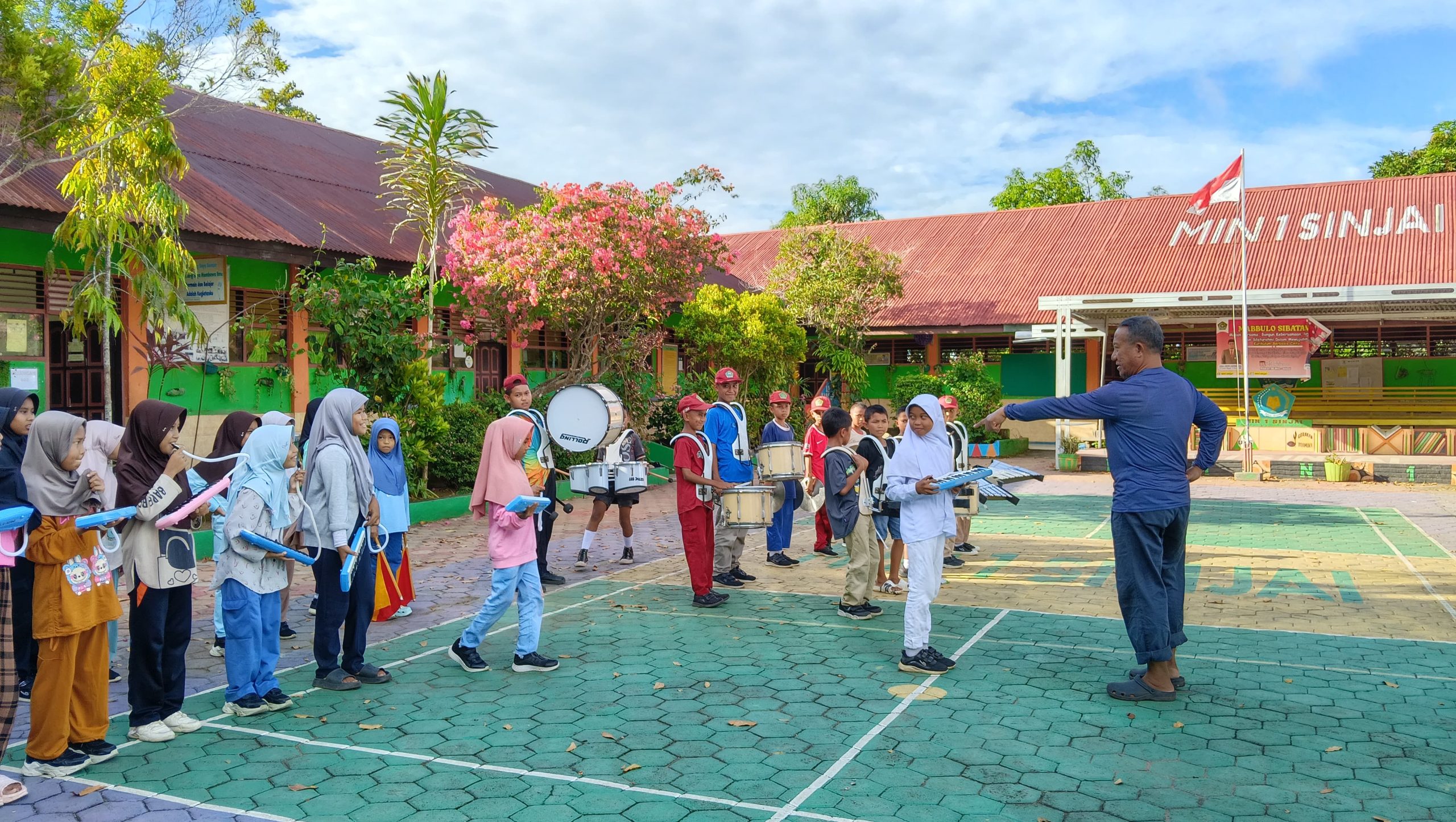 Latihan Drumband di MIN 1 Sinjai, Wadah Kreativitas dan Kekompakan Peserta Didik