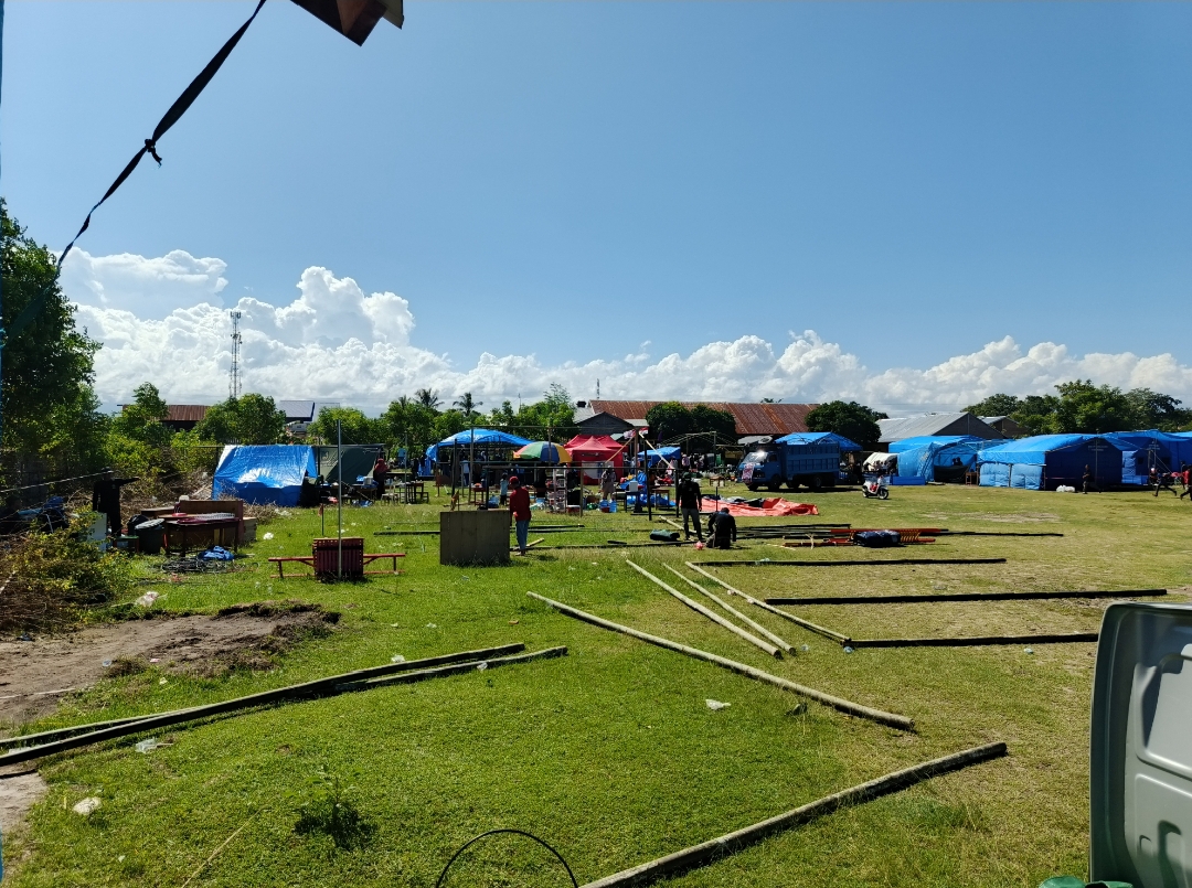 Tampak tapak tenda di lapangan Kampung Pramuka Kalamassang tertata rapi