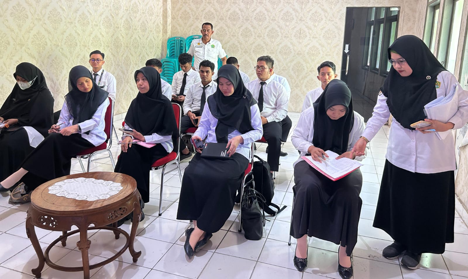 Plh. Kakankemenag saat memantau jalannya Latsar