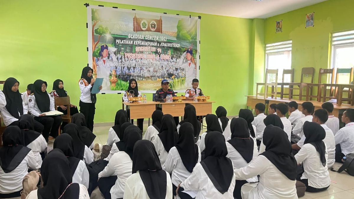 Pembukaan Kegiatan oleh Pembina Paskibra