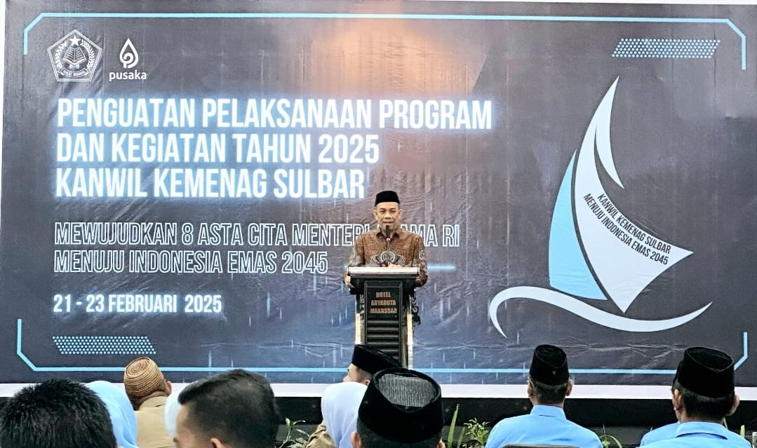 Kabag TU Kanwil Kemenag Sulsel, H. Aminuddin beri sambutan pada kegiatan Penguatan Pelaksanaan Program dan Kegiatan Tahun 2025 yang digelar oleh Kanwil Kememag Provinsi Sulawesi Barat di Hotel Aryaduta Makassar, Sabtu 22 Februari 2025.