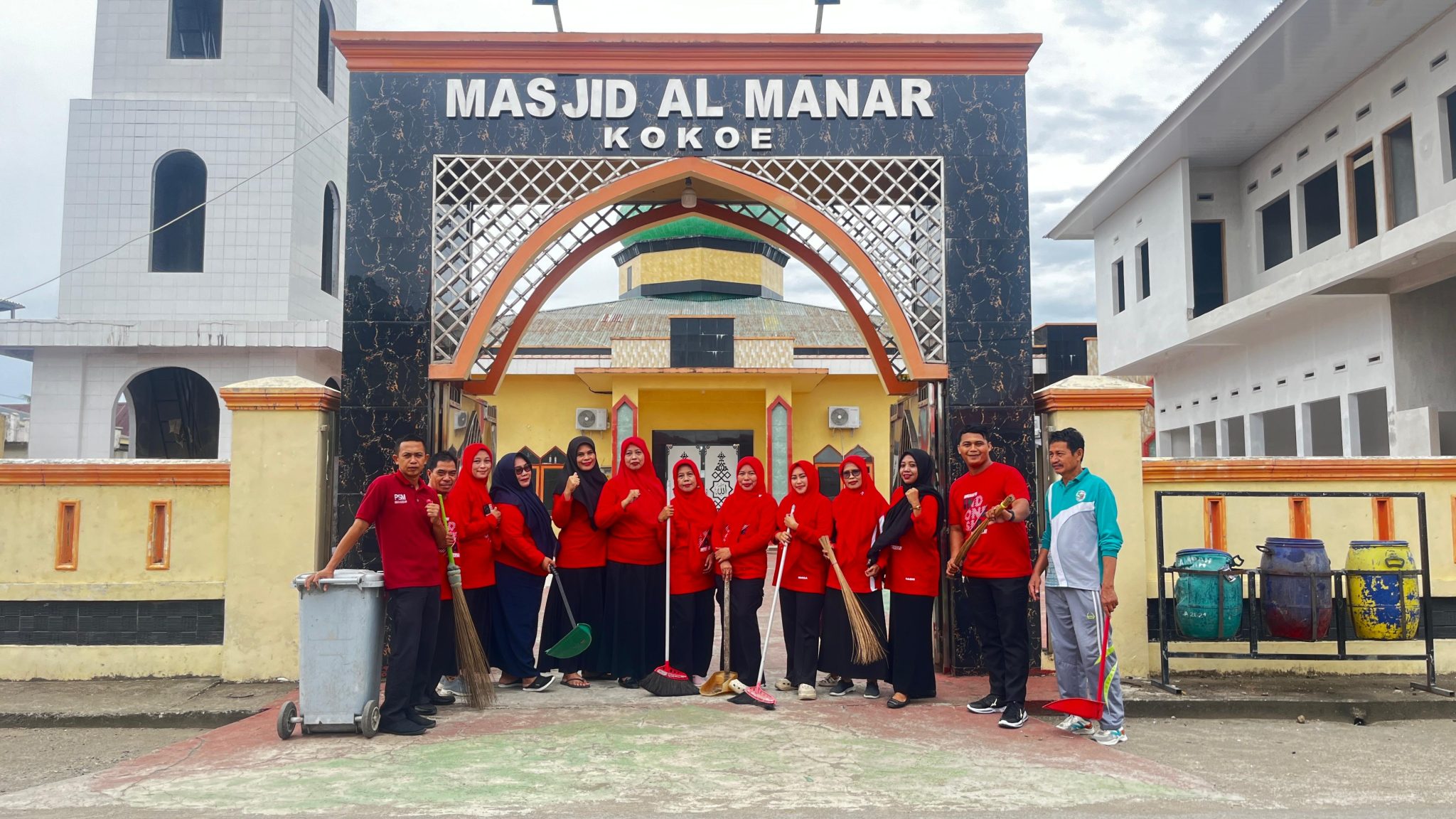 PTK MIN 2 Sinjai Bersihkan Masjid Al Manar Kokoe