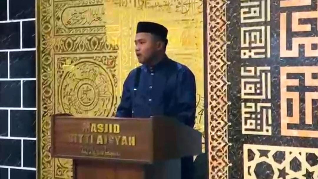 Sosok Bintang Ramadan, Siswa MAN 1 Bulukumba saat menyampaikan ceramah di Masjid Sitti Aisyah Tanete