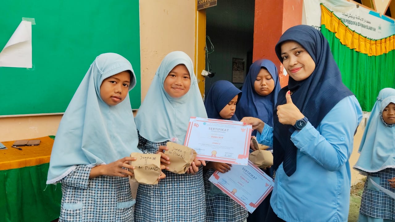 MIS Darul Istiqamah Bongki Gelar Pembagian Hadiah Lomba 17 Agustus-an