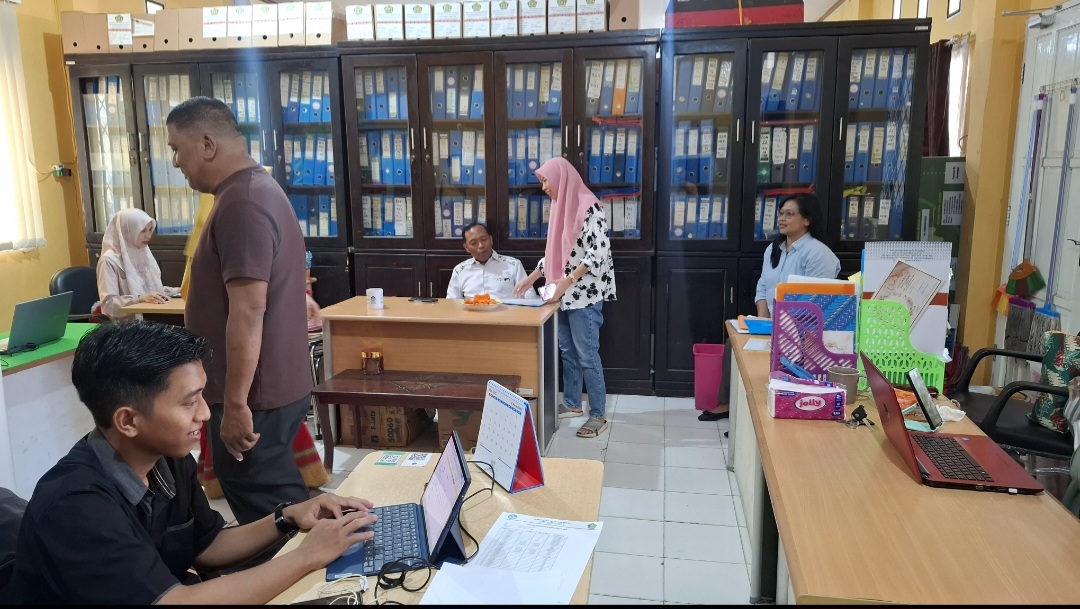 Saat melakukan tinjauan