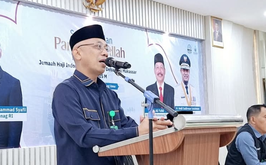 Mantan Kakan Kemenag Wajo Lepas Kloter 8 Embarkasi Makassar, 3.137 JH Sudah Diterbangkan ke Madinah